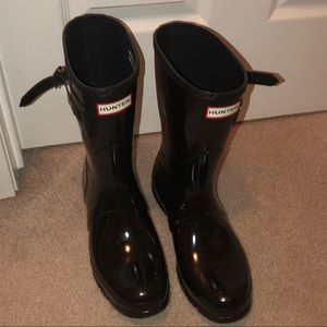 WORN ONCE SHORT GLOSSY BLACK HUNTER BOOTS